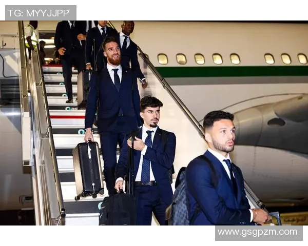 外国足球明星身着西装的魅力瞬间展现时尚与优雅的完美结合